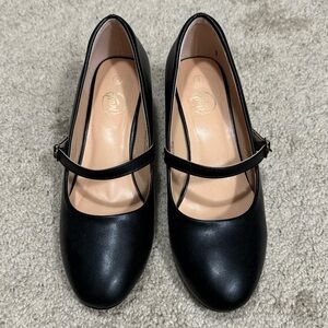 EUC black Mary Jane block heels